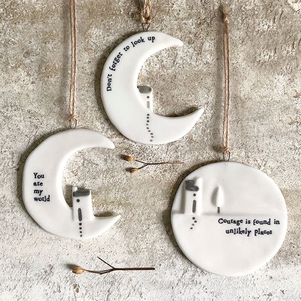 East of India - Porseleinen hangertje 'Look up'