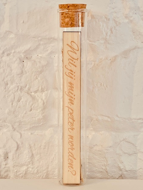 Glazen proefbuisje met houten poppetje 'Wil jij mijn peter/meter worden?'