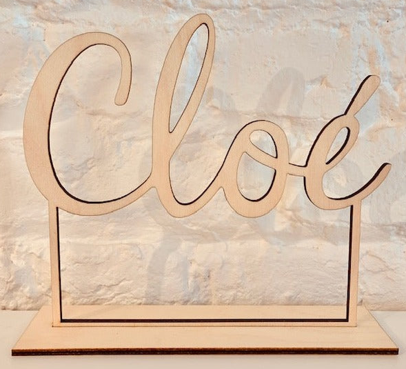 Houten naam op voet - Zwevend