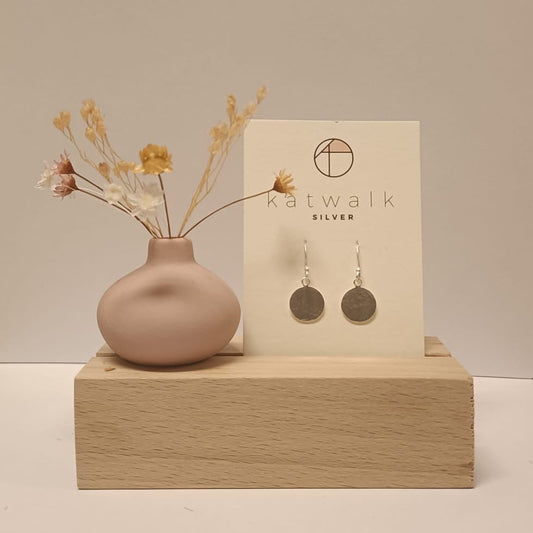 Katwalk Oorbellen hangers rond gehamerd zilver