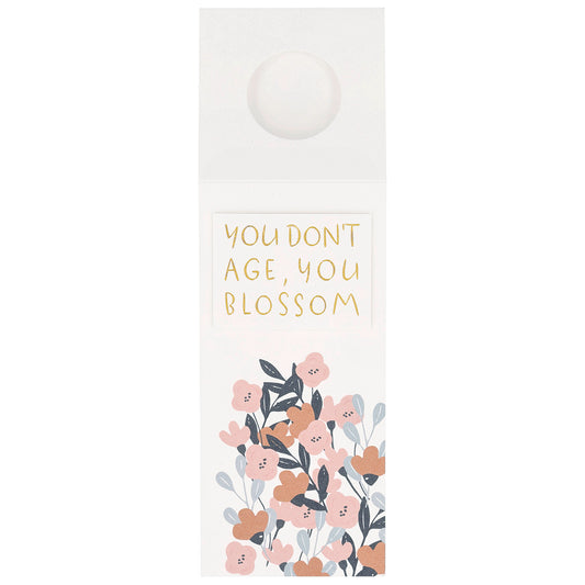 Räder Flesenkaart 'You don't age, you blossom'