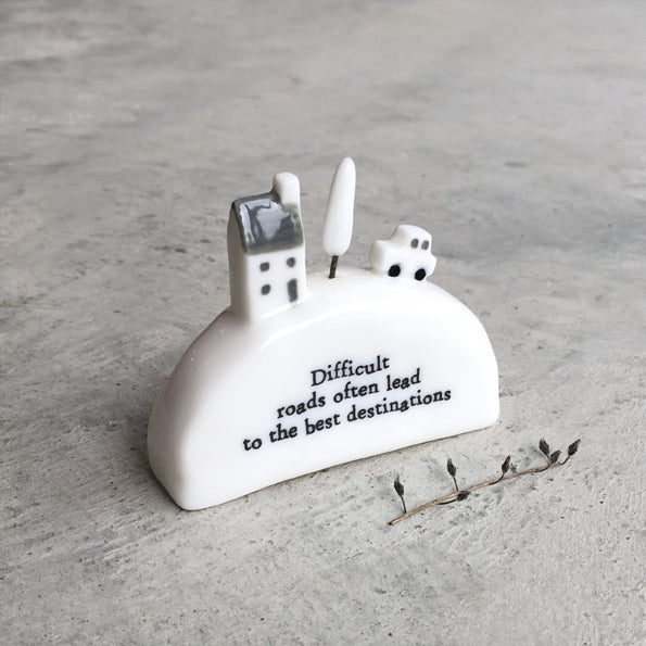 East of India - Porseleinen beeldje 'Difficult roads'